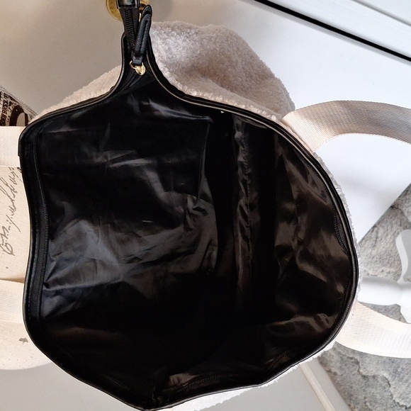 Victoria's Secret faux fleece and leather zip tote EUC - Picture 2 of 6